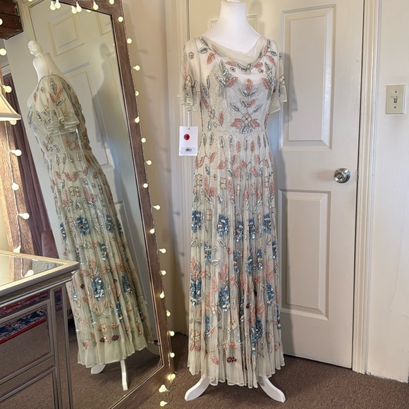 MAC DUGGALFloral Sheer Scoop Neck Flutter Sleeve Embellished Midi Dress SAMPLE